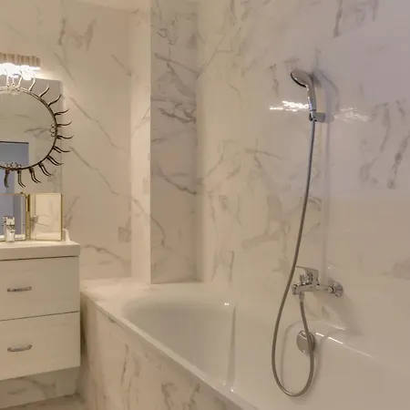 Guestready - Stylish And Spacious Flat - Champs-elysees Apartment *